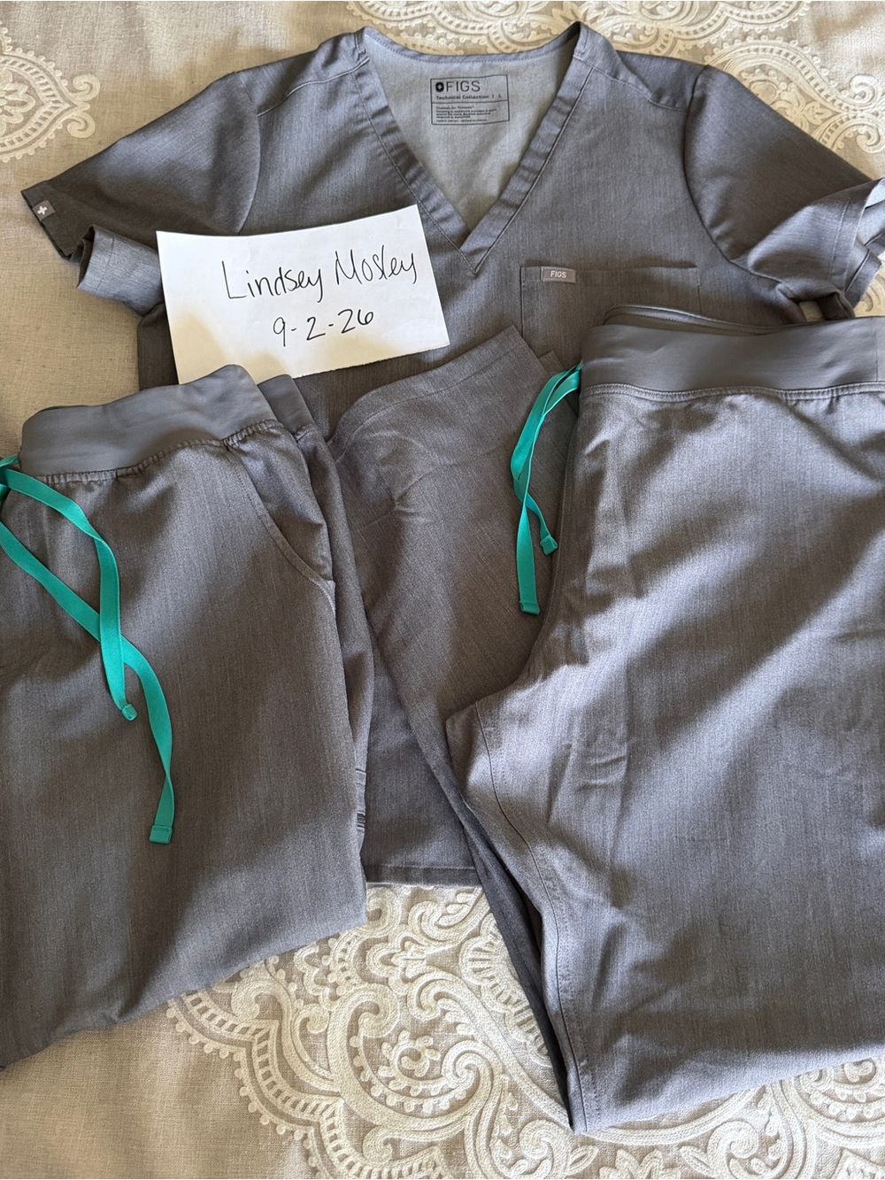 FIGS Graphite Scrub Lot. Catarina Large. Zamora LP. Livingston XL